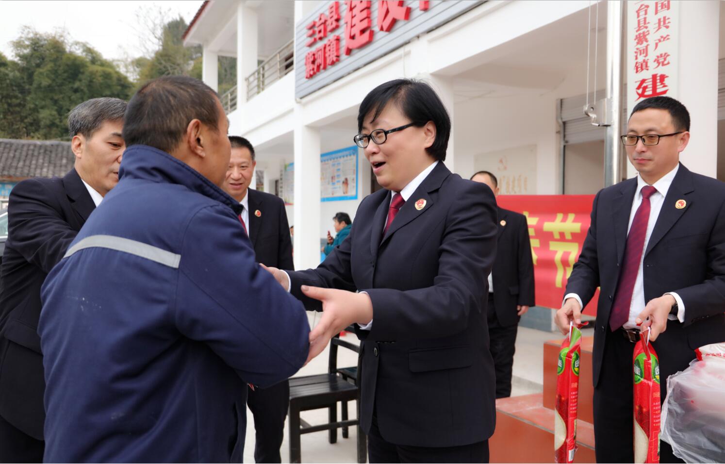 �����м��Ժ������ǡ���쳤���츰��̨�ؿ���ο������Ⱥ��