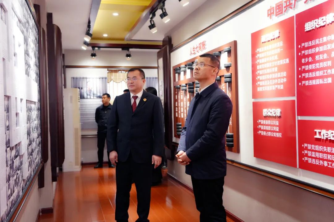 ������������Ժ������ǡ���쳤����һ�и���̨�ص���ָ������