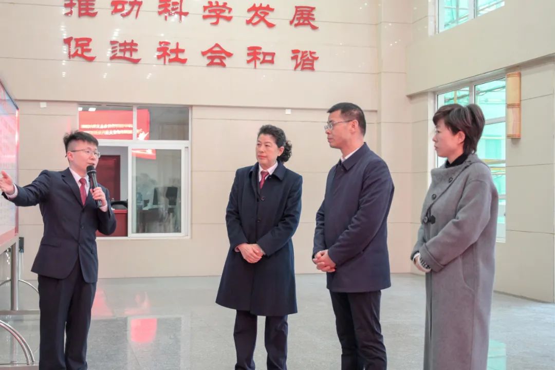 ������������Ժ������ǡ���쳤����һ�и������е���ָ������