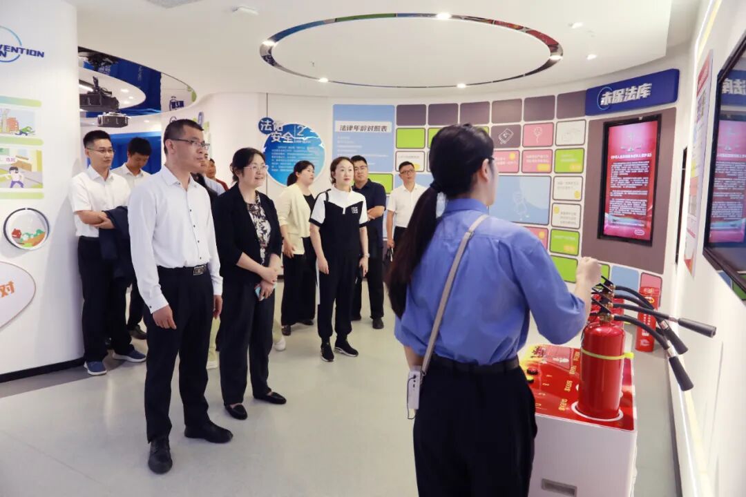 �����м��Ժ������ǡ���쳤����һ�����ཻ������